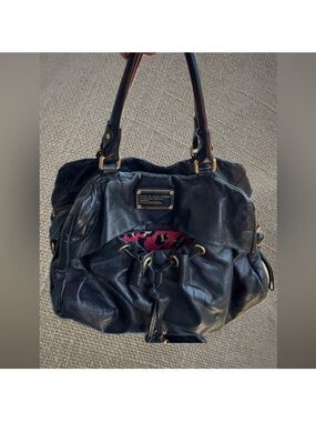 Marc by Marc Jacobs Black Leather Drawstring Shoulder Bag with Pink Lining